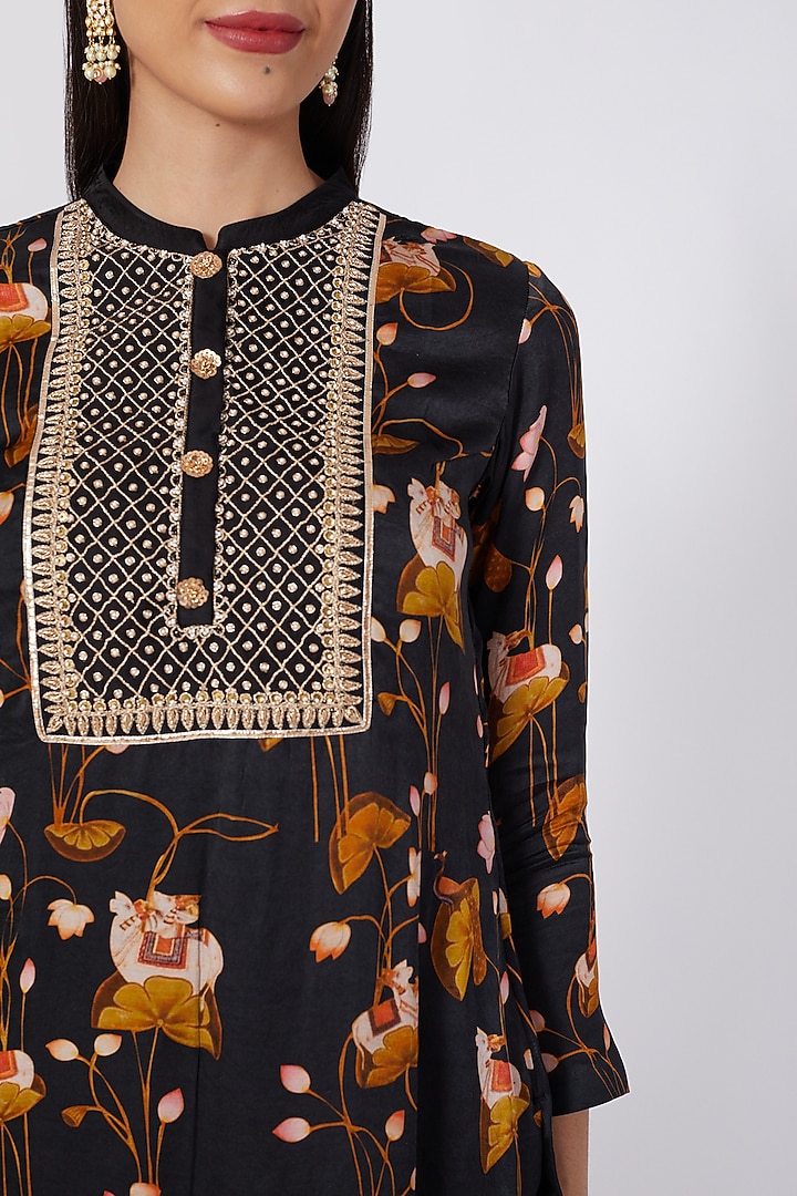 Black Digital Printed Kurta Set by Upasana Gupta at Pernia's Pop Up Shop