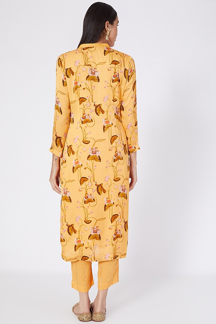 Orange Hand Embroidered Kurta Set by Upasana Gupta at Pernia's Pop Up Shop