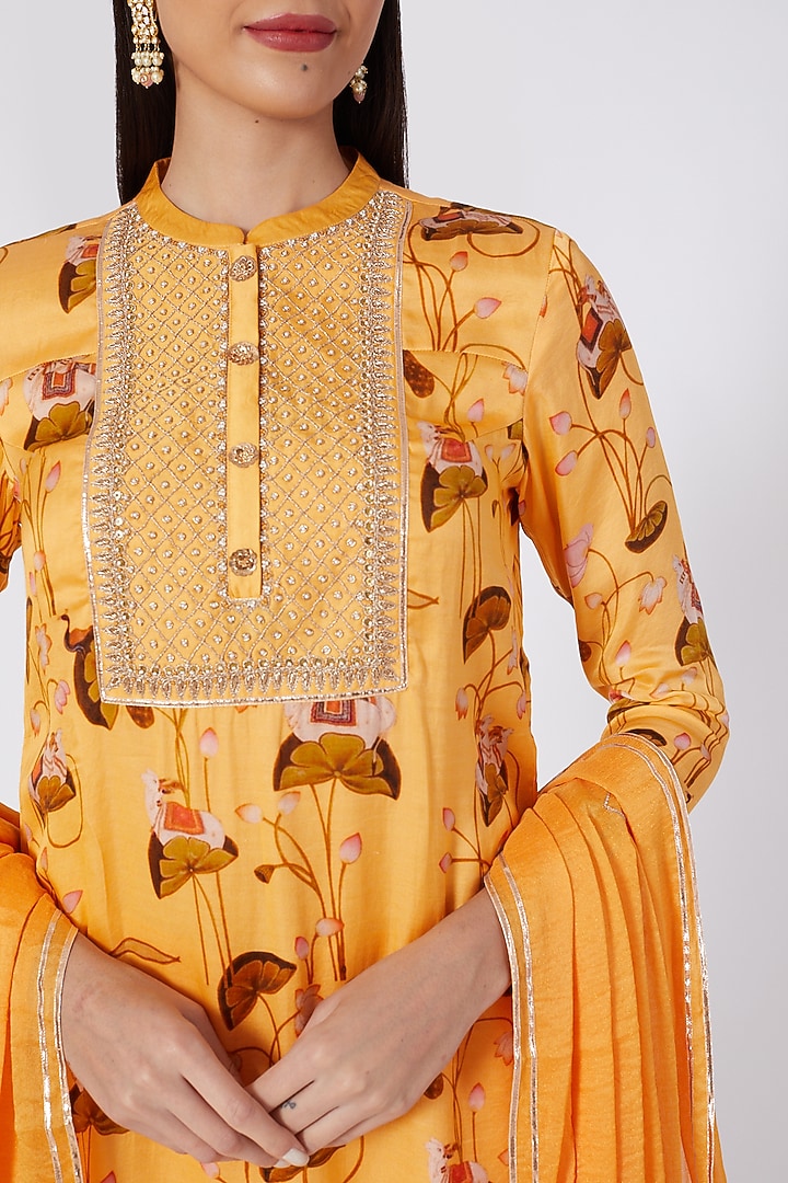 Orange Hand Embroidered Kurta Set by Upasana Gupta at Pernia's Pop Up Shop