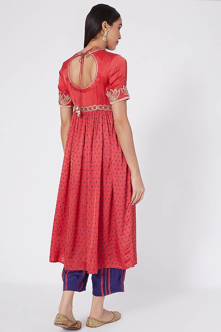 Red Embroidered Kurta Set by Upasana Gupta at Pernia's Pop Up Shop