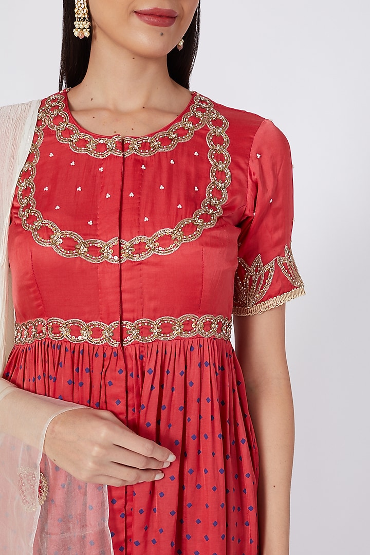 Red Embroidered Kurta Set by Upasana Gupta at Pernia's Pop Up Shop