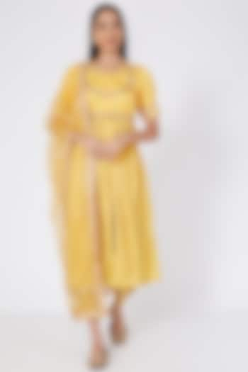 Yellow Embroidered & Block Printed Kurta Set by Upasana Gupta at Pernia's Pop Up Shop