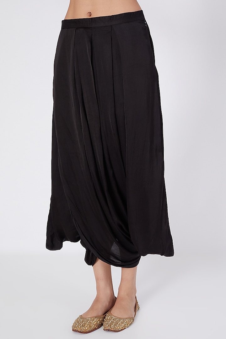 Black Hand Embroidered Dhoti Set by Upasana Gupta at Pernia's Pop Up Shop