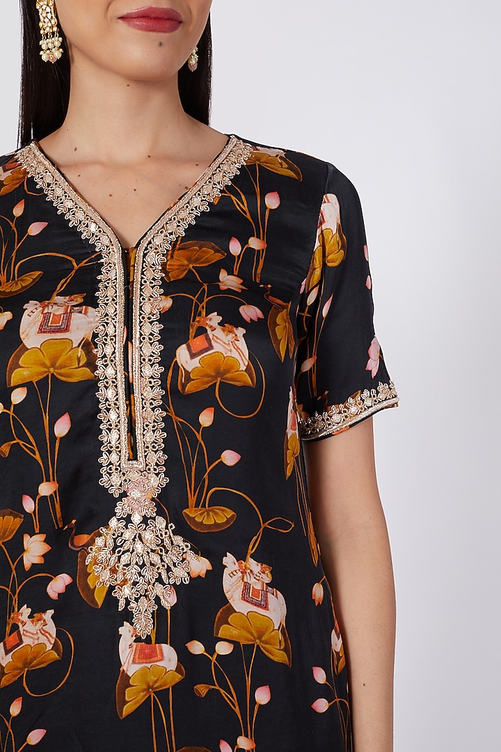 Black Hand Embroidered Dhoti Set by Upasana Gupta at Pernia's Pop Up Shop