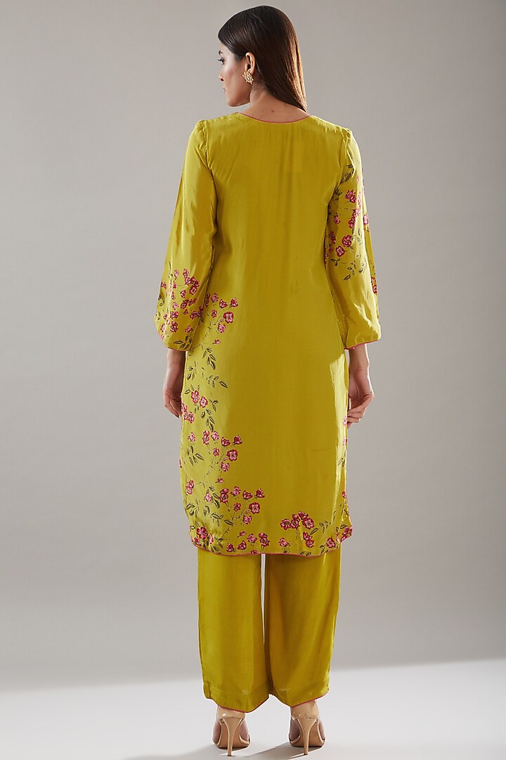 Lime Green Crepe Printed Kurta Set by URFAA by Urshia Fatima at Pernia's Pop Up Shop