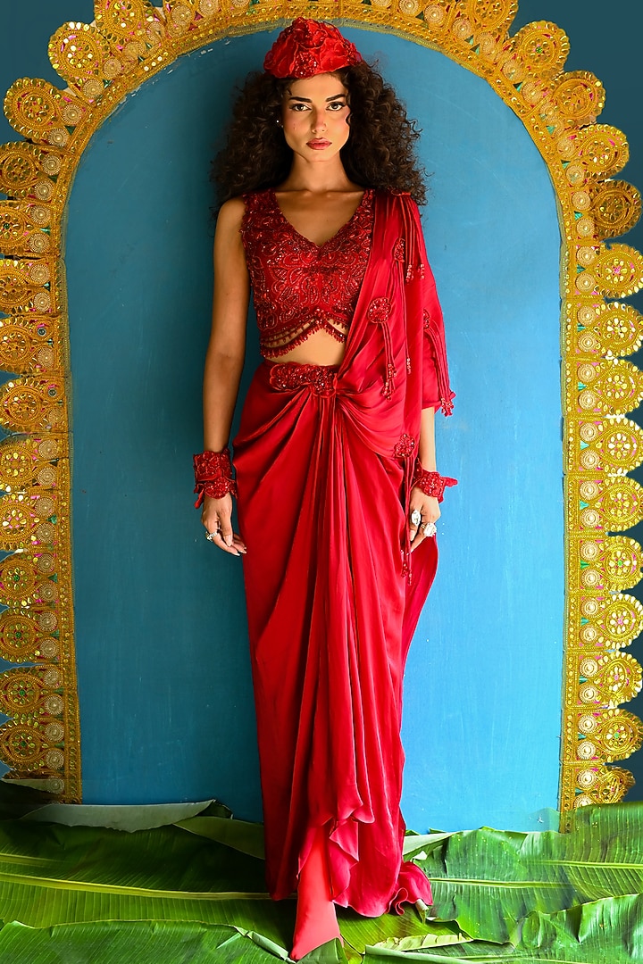 Red Raw Silk & Satin Georgette Hand Embroidered Concept Wedding Saree Set by URMIL at Pernia's Pop Up Shop