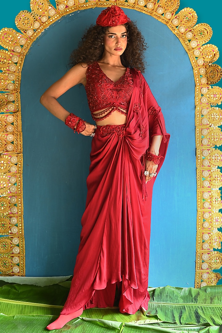 Red Raw Silk & Satin Georgette Hand Embroidered Concept Wedding Saree Set by URMIL at Pernia's Pop Up Shop
