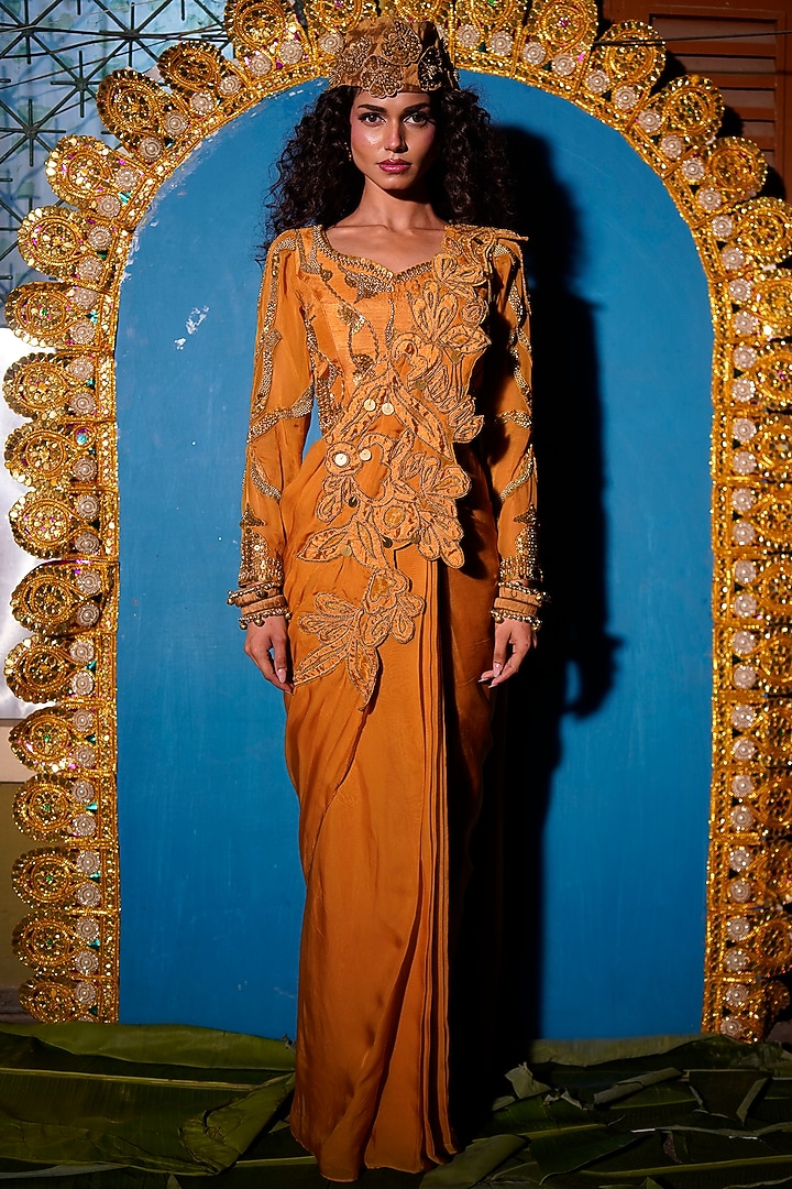 Gold Raw Silk Hand Embroidered Concept Wedding Saree Set by URMIL at Pernia's Pop Up Shop