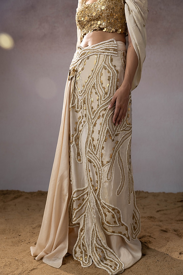 Ivory Dola & Tissue Hand Embroidered Skirt Wedding Saree Set by URMIL at Pernia's Pop Up Shop