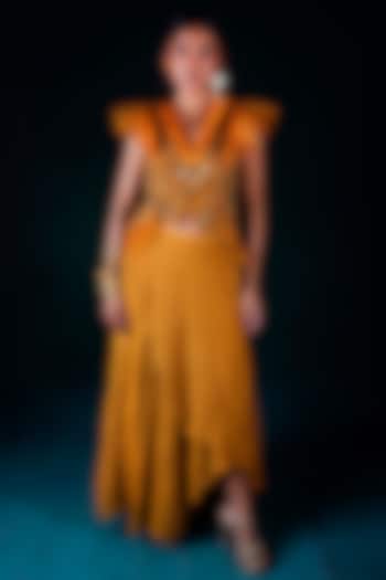 Golden Muslin Hand Embroidered Jacket Set by URMIL at Pernia's Pop Up Shop