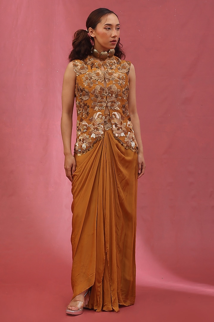 Golden Muslin Hand Embroidered Jacket Set by URMIL at Pernia's Pop Up Shop