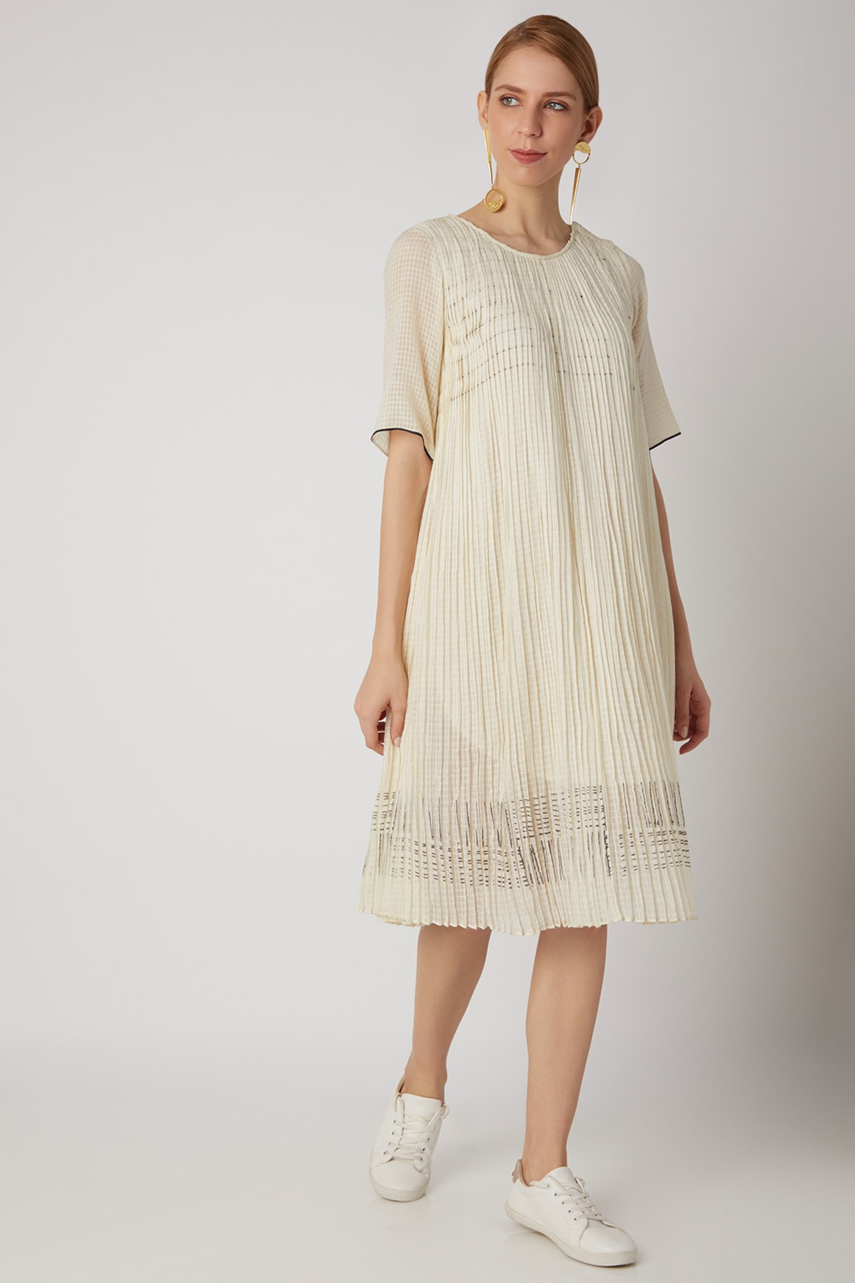 Bil Bebrejde røg White Organic Cotton Dress Design by Urvashi Kaur at Pernia's Pop Up Shop  2021