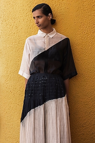 Cream Shell & Charcoal Chanderi Cotton Silk Cropped Shirt by Urvashi Kaur