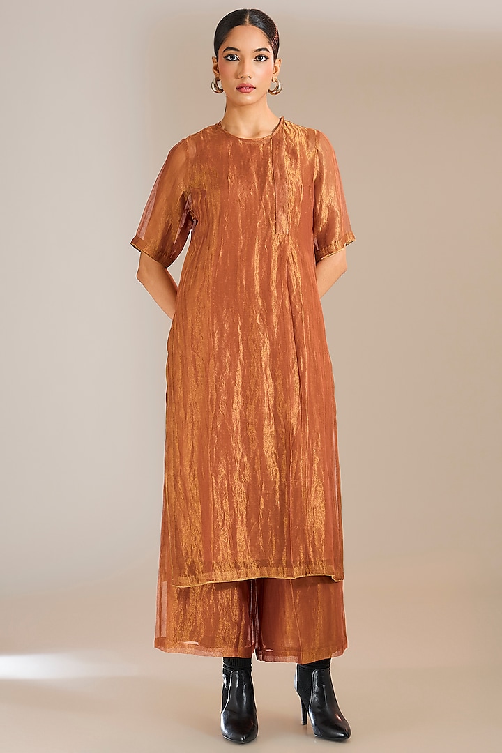 Rust Textured Tissue Silk Kurta by Urvashi Kaur at Pernia's Pop Up Shop