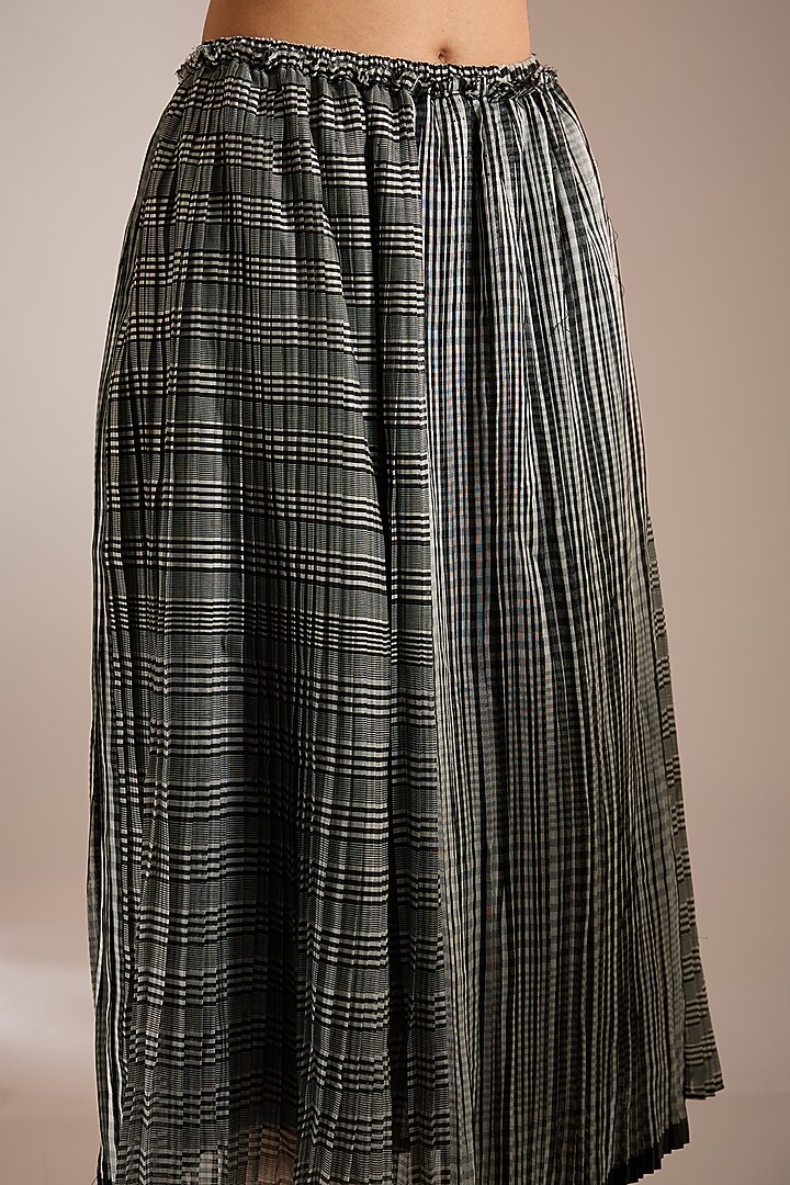 Black Handwoven Maheshwari Silk Pleated Midi Skirt by Urvashi Kaur at Pernia's Pop Up Shop