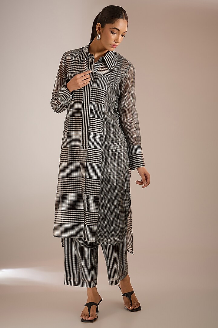 Black Handwoven Maheshwari Silk Checkered Tunic by Urvashi Kaur at Pernia's Pop Up Shop