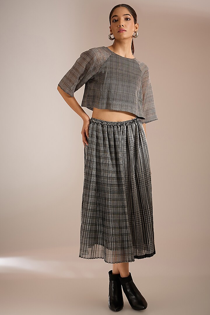 Black Handwoven Maheshwari Silk Checkered Crop Top by Urvashi Kaur at Pernia's Pop Up Shop