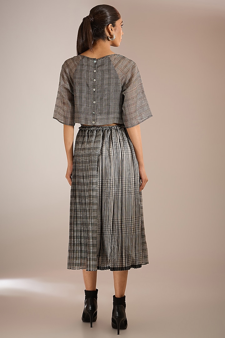 Black Handwoven Maheshwari Silk Checkered Crop Top by Urvashi Kaur at Pernia's Pop Up Shop