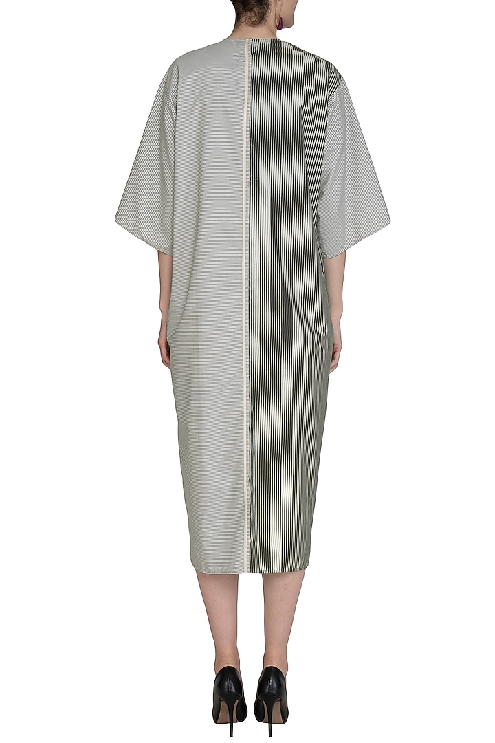 Grey Boxy Tunic by Kapda By Urvashi Kaur at Pernia's Pop Up Shop