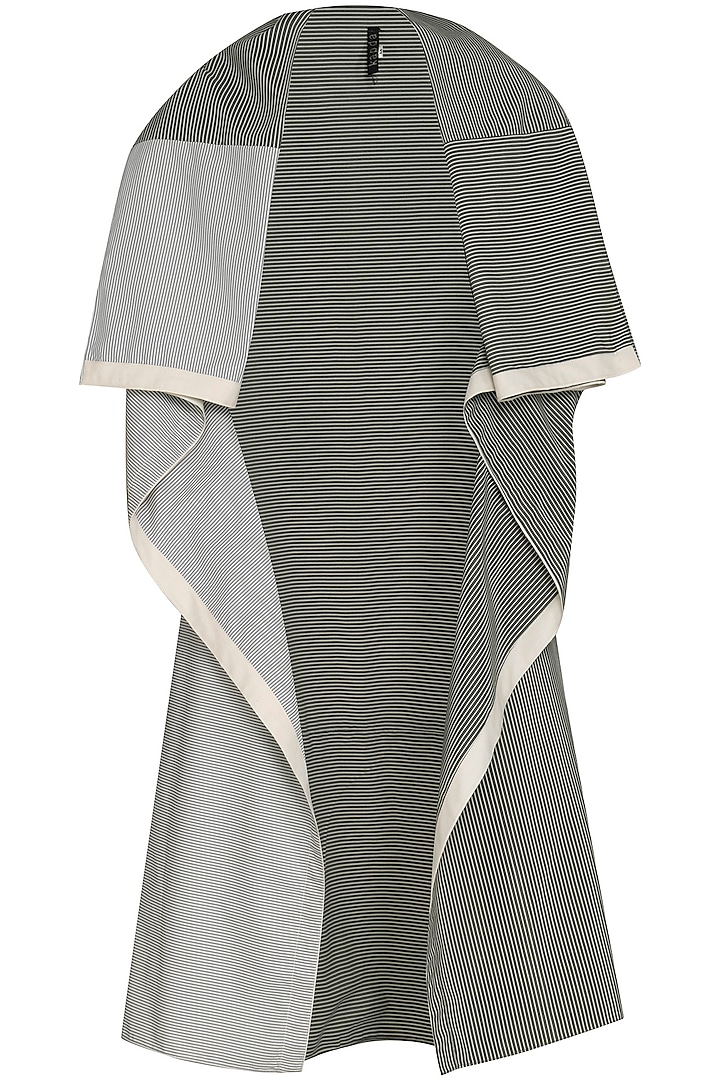 Grey Sleeveless Shrug by Kapda By Urvashi Kaur