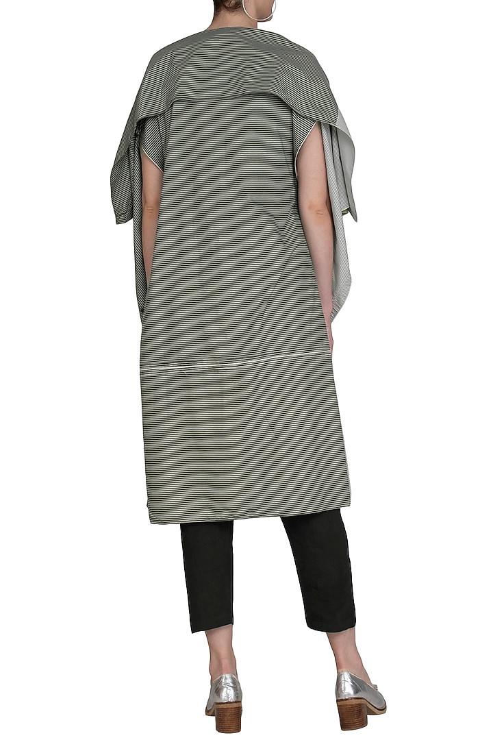Grey Sleeveless Shrug by Kapda By Urvashi Kaur at Pernia's Pop Up Shop