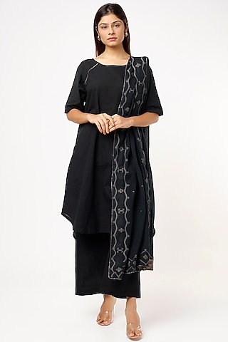 Black Linen Kurta Set by VAANI BESWAL