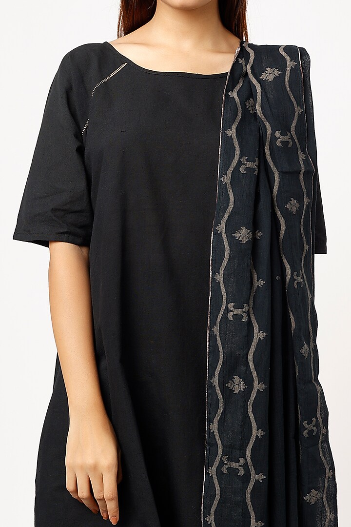 Black Linen Kurta Set by VAANI BESWAL at Pernia's Pop Up Shop