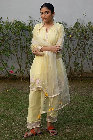 Yellow Handwoven Chanderi Hand Applique Embroidered Short Kurta Set by VAANI BESWAL