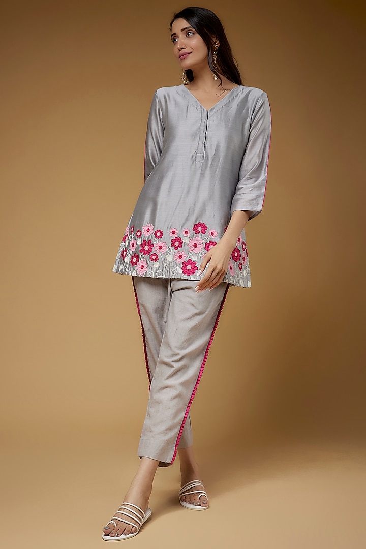 Grey Handwoven Chanderi Applique Embroidered Co-Ord Set by VAANI BESWAL