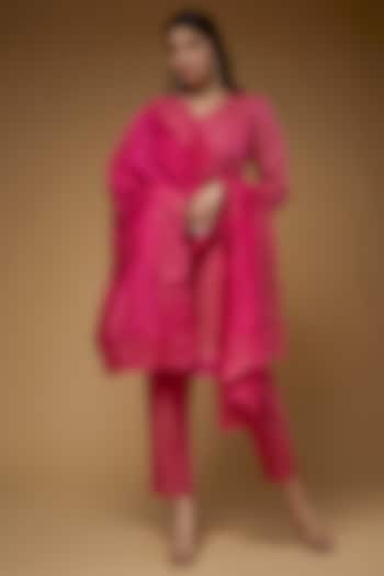 Pink Zari Chanderi Kurta Set by VAANI BESWAL