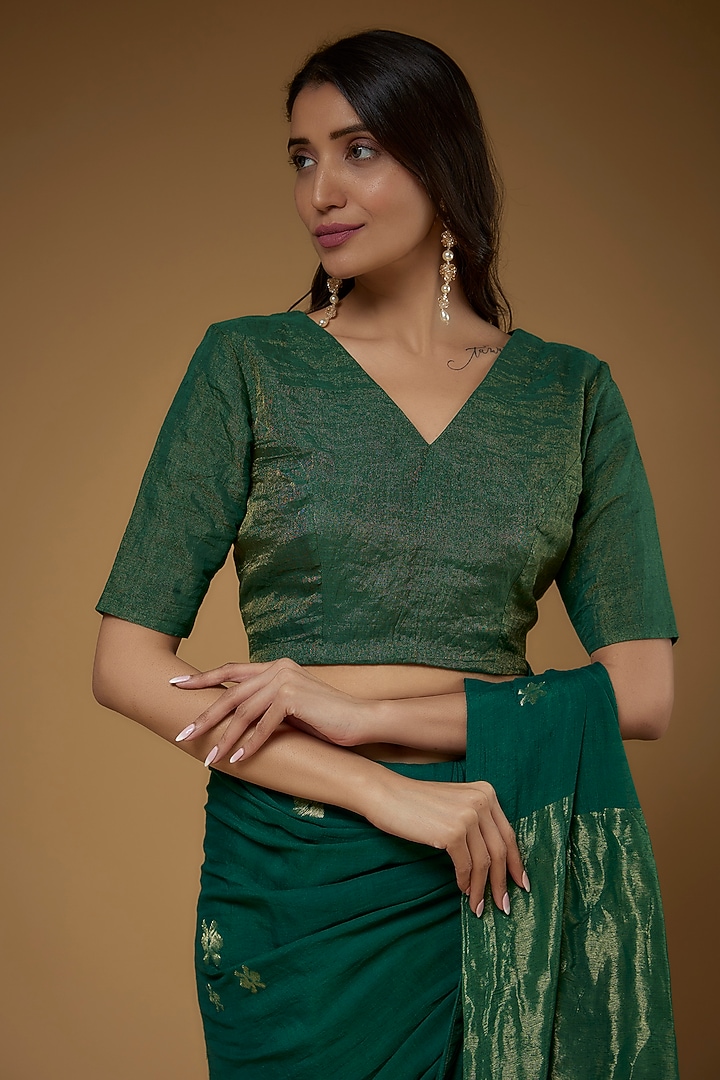 Green Jamdani Party Wear Saree Set by VAANI BESWAL at Pernia's Pop Up Shop