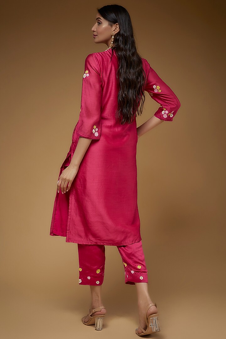 Pink Chivia Silk Floral Embroidered Kurta Set by VAANI BESWAL at Pernia's Pop Up Shop