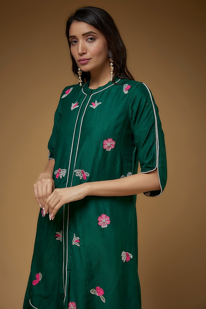 Green Handwoven Cotton Silk & Organza Hand Embroidered Asymmetrical Kurta Set by VAANI BESWAL at Pernia's Pop Up Shop