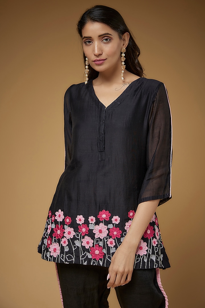 Black Handwoven Chanderi Applique Embroidered Co-Ord Set by VAANI BESWAL at Pernia's Pop Up Shop