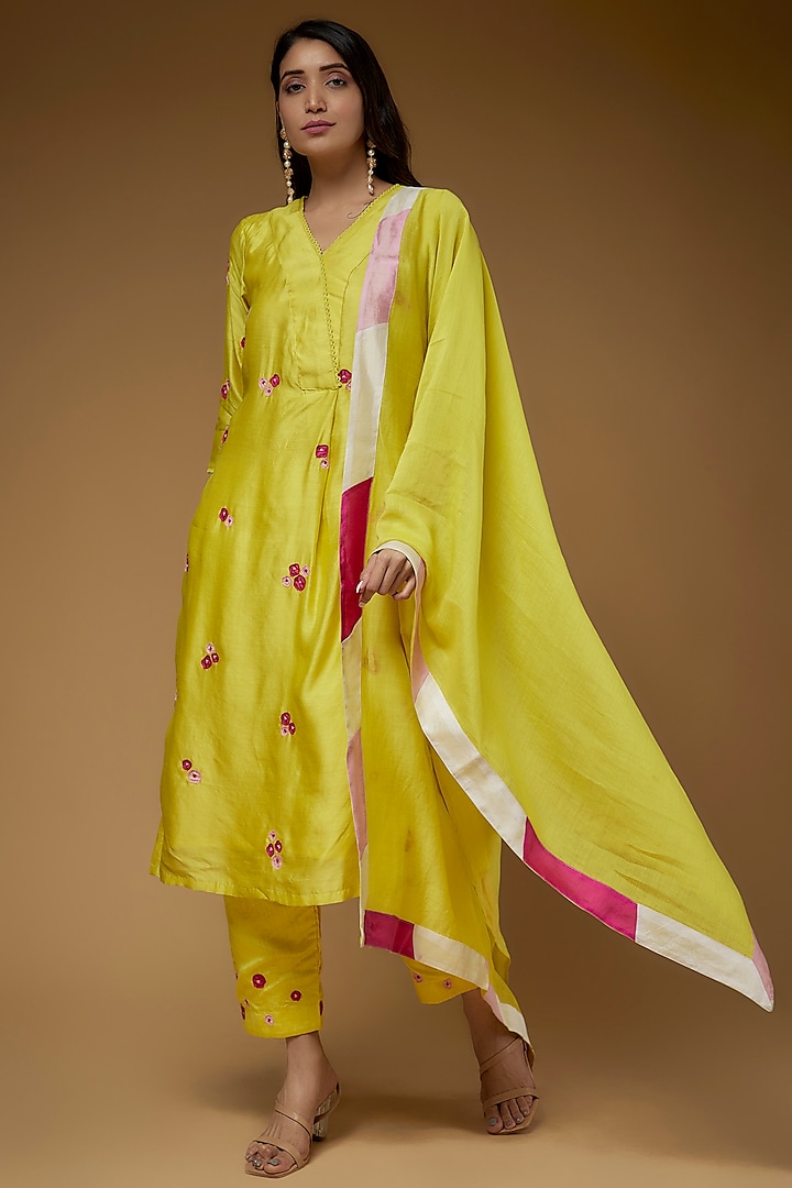 Yellow Chivia Silk Floral Embroidered Kurta Set by VAANI BESWAL