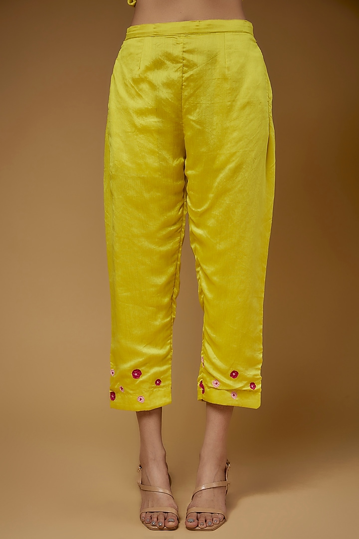Yellow Chivia Silk Floral Embroidered Kurta Set by VAANI BESWAL at Pernia's Pop Up Shop