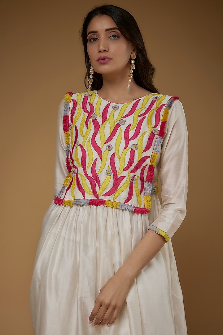 Ivory Malai Chanderi Applique Embroidered Gathered Kurta Set by VAANI BESWAL at Pernia's Pop Up Shop