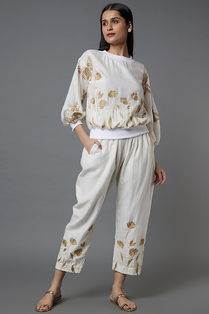 Off-White & Beige Embroidered Co-Ord Set by VAANI BESWAL
