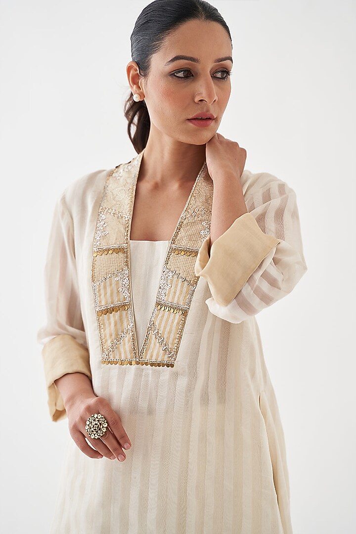 Off-White Handwoven Silk Chanderi Kurta Set by Vaaya at Pernia's Pop Up Shop