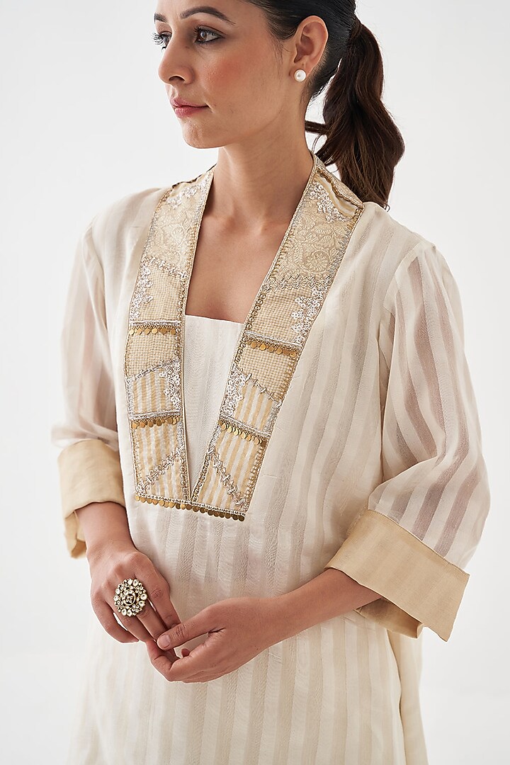 Off-White Handwoven Silk Chanderi Kurta Set by Vaaya at Pernia's Pop Up Shop