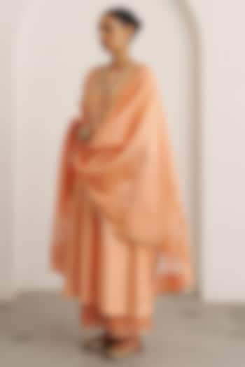 Peach Silk Chanderi Handwork Kurta Set by Vaaya at Pernia's Pop Up Shop