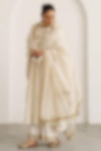 Ivory & Gold Silk Chanderi Handwork Kurta Set by Vaaya at Pernia's Pop Up Shop