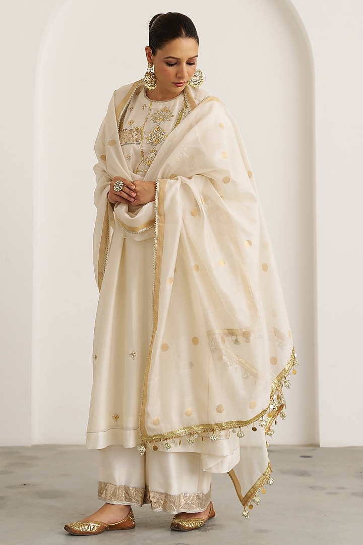 Ivory & Gold Silk Chanderi Handwork Kurta Set by Vaaya at Pernia's Pop Up Shop