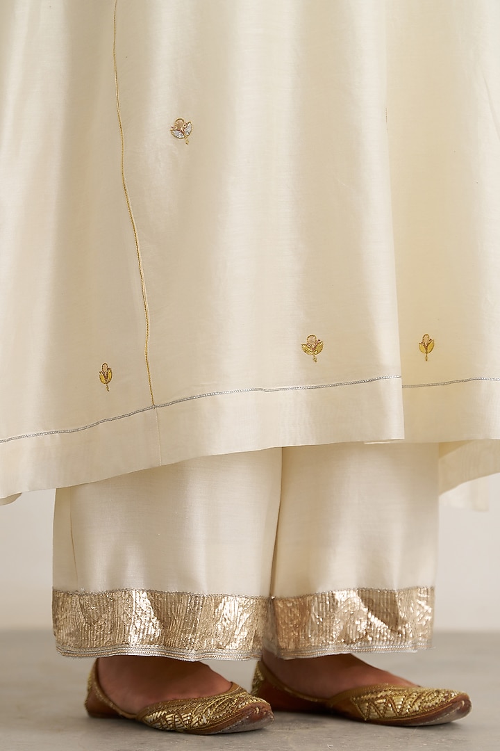 Ivory & Gold Silk Chanderi Handwork Kurta Set by Vaaya at Pernia's Pop Up Shop