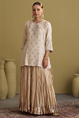 Gold Crushed Silk Tissue Chanderi Lehenga Set by Vaaya