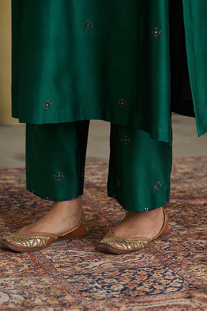 Emerald Green Silk Chanderi Handwork Kurta Set by Vaaya at Pernia's Pop Up Shop