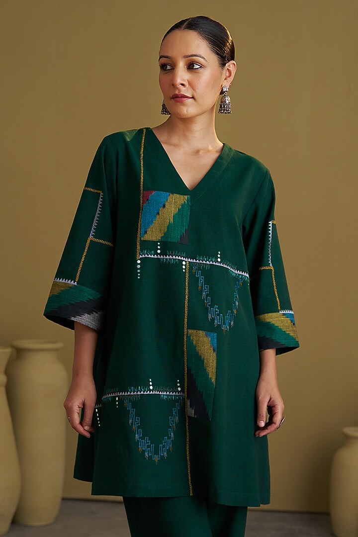 Green Handwoven Cotton Handwork Kurta Set by Vaaya at Pernia's Pop Up Shop