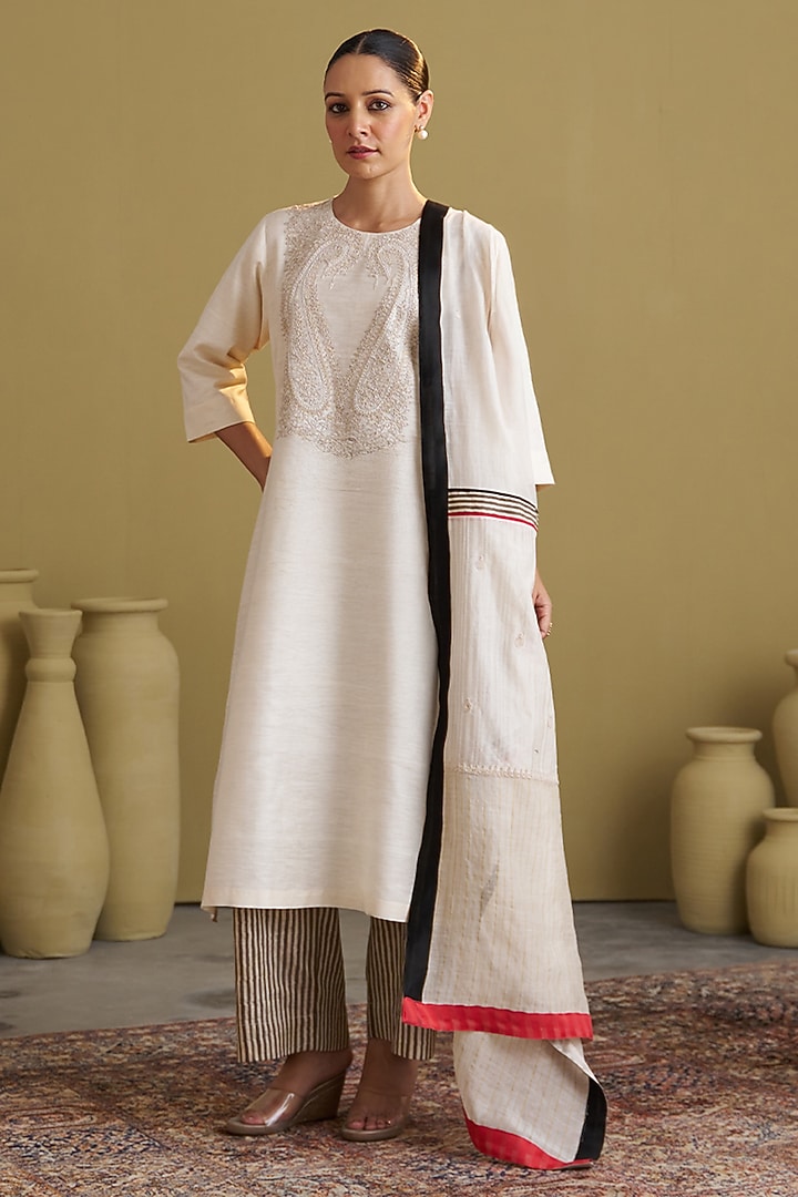 Ivory Mulberry Silk Kurta Set by Vaaya at Pernia's Pop Up Shop