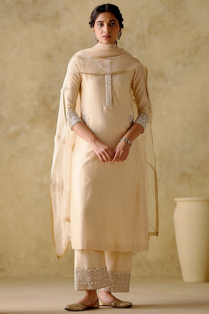 Ivory Chanderi Silk Hand Embroidered Kurta Set by Varun chhabra at Pernia's Pop Up Shop