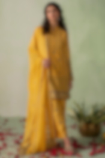 Mustard Chanderi Block Printed Kurta Set by Varun chhabra at Pernia's Pop Up Shop